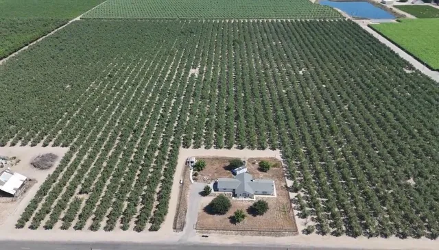 $1,750,000 | 10454 East Clarkson Avenue, Kingsburg, CA 93631