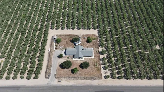 $1,750,000 | 10454 East Clarkson Avenue, Kingsburg, CA 93631