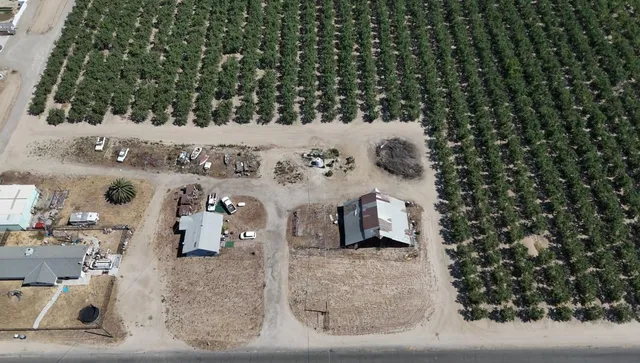 $1,750,000 | 10454 East Clarkson Avenue, Kingsburg, CA 93631