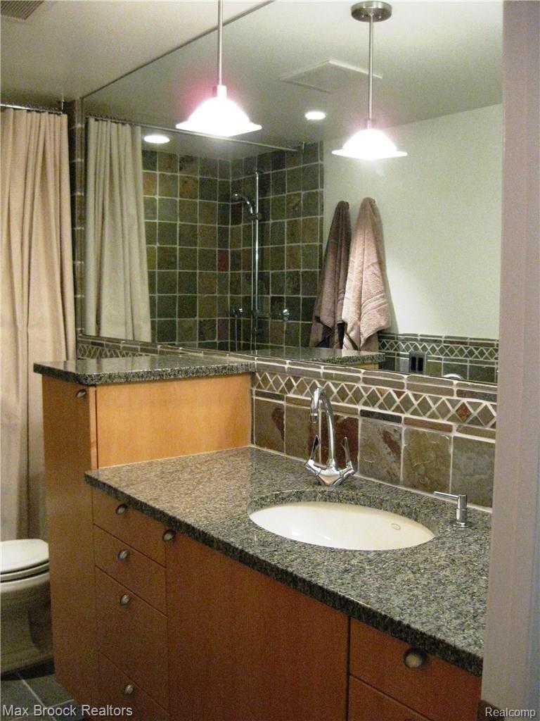4113 Telegraph Road, Unit 122 Bloomfield Hills, MI 48302 - Photo 30 of 51 Beautiful Detail--2nd Bath