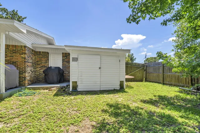 a view of a back yard of the house