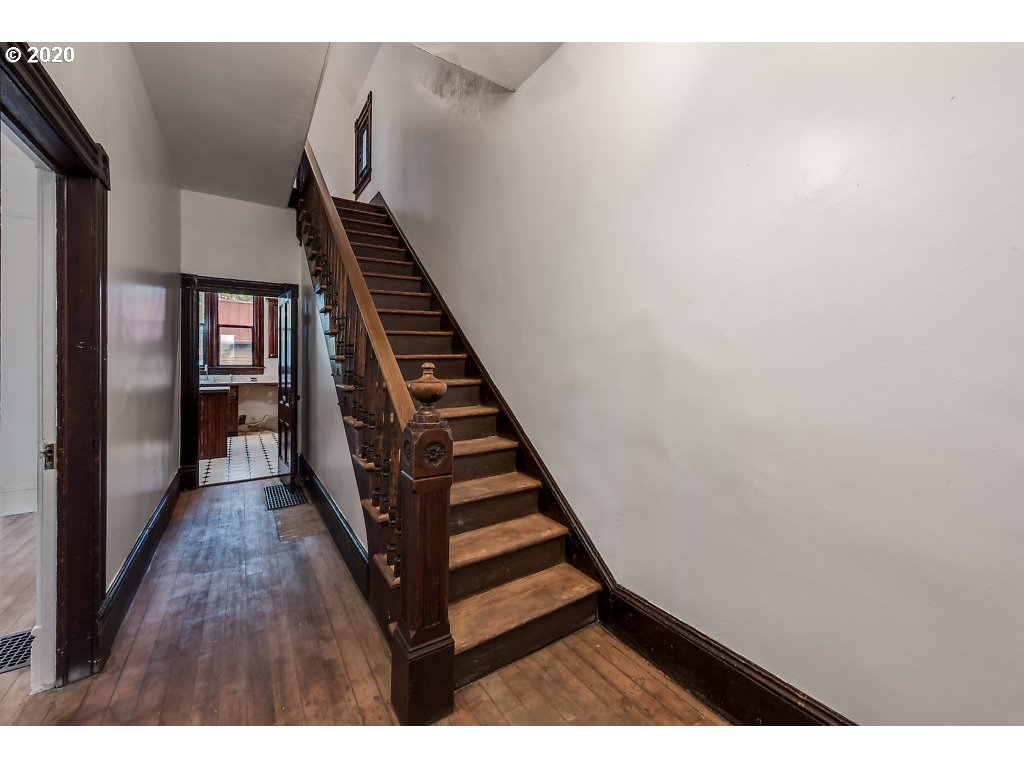 2807 Southwest 1st Avenue Portland, OR 97201 - Photo 3 of 25 Entrance/Foyer