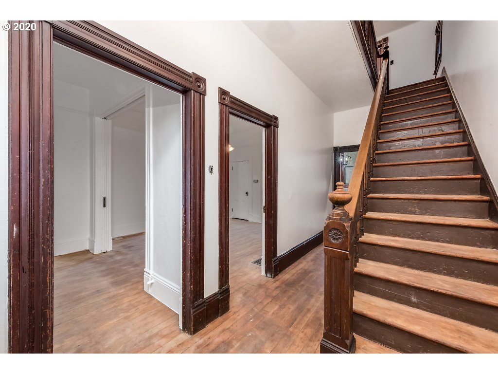 2807 Southwest 1st Avenue Portland, OR 97201 - Photo 4 of 25 Entrance/Foyer