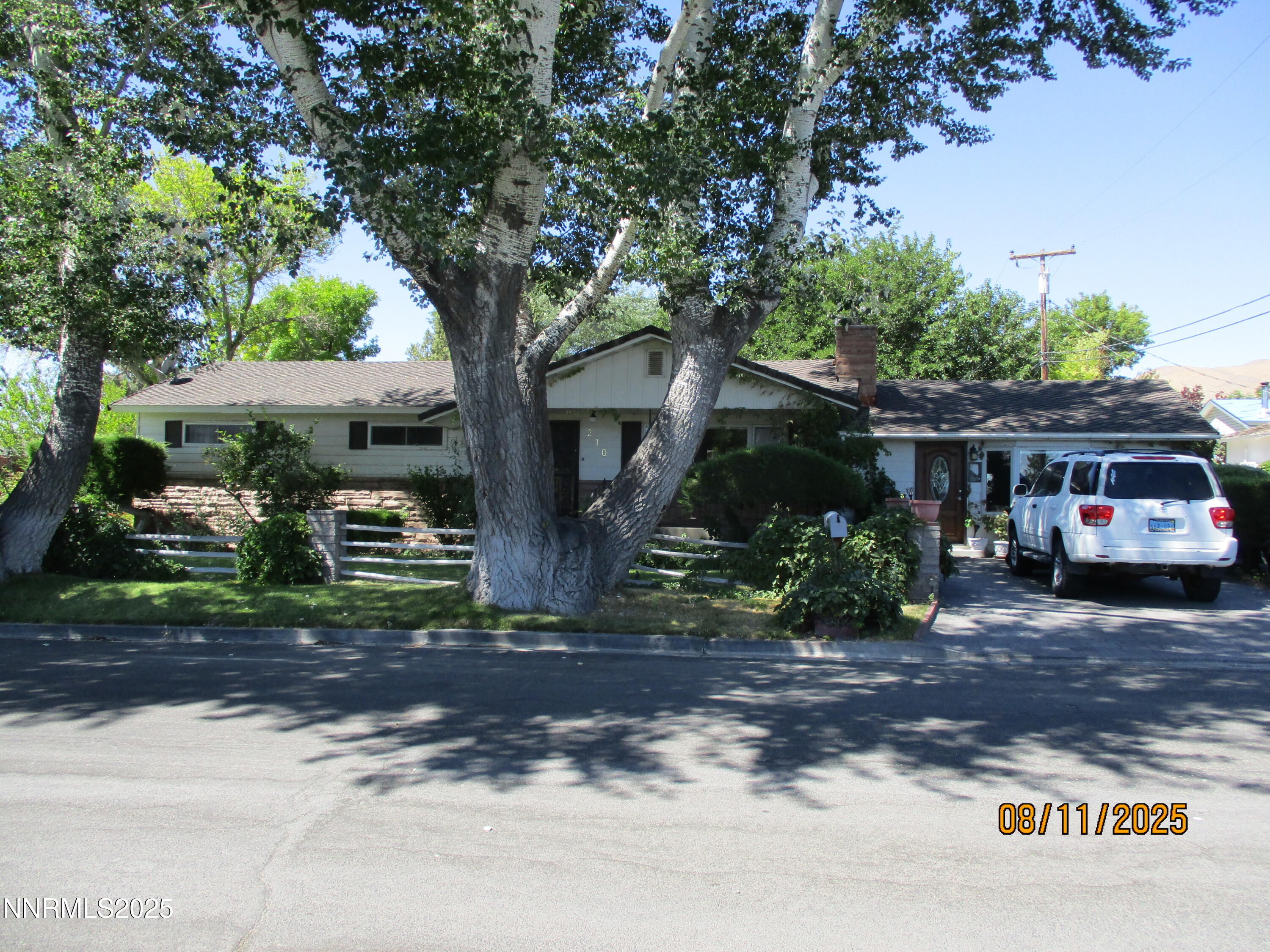210 Modoc Drive Winnemucca, NV 89445 - Photo 2 of 25 a front view of a house with garden