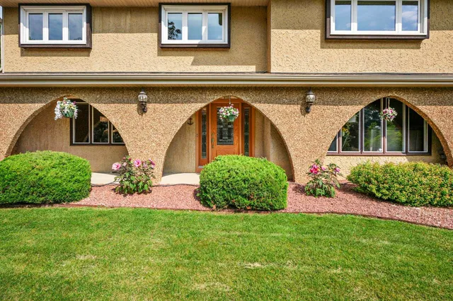 $879,900 | 6207 Indian Mound Drive, McFarland, WI 53558