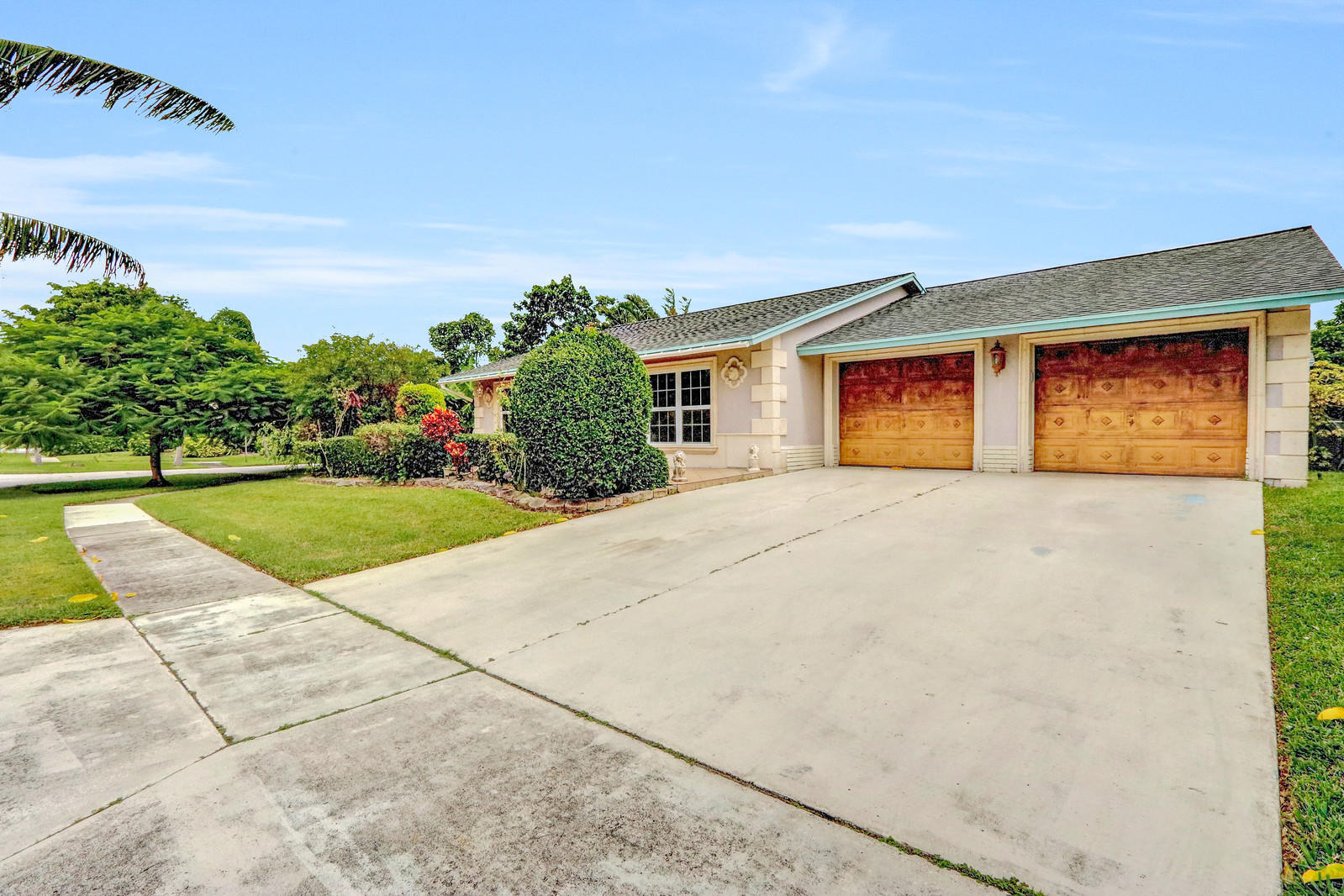 5858 Autumn Ridge Road Lake Worth, FL 33463 - Photo 2 of 27 Exterior - Front