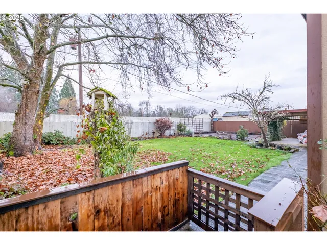 $335,000 | 3550 Juniper Street, Sweet Home, OR 97386