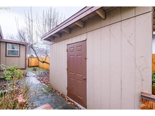 $335,000 | 3550 Juniper Street, Sweet Home, OR 97386