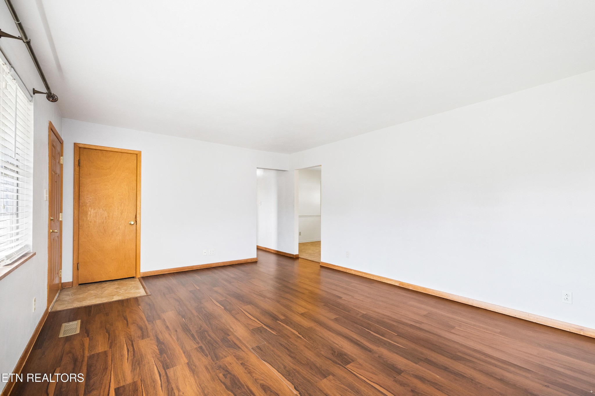 5541 Stoneleigh Road Knoxville, TN 37912 - Photo 5 of 28 Gallery Image 5