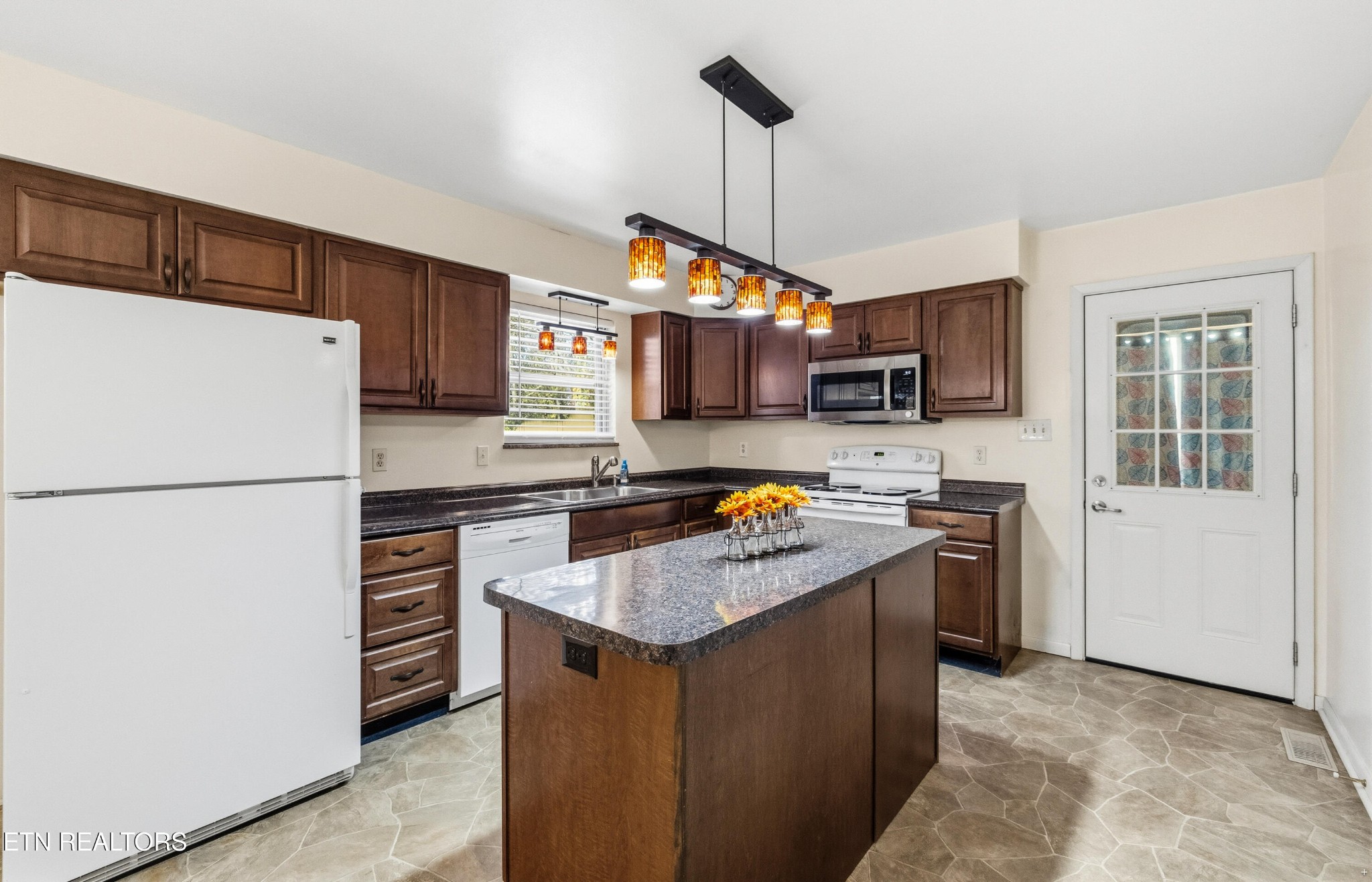 5541 Stoneleigh Road Knoxville, TN 37912 - Photo 7 of 28 Gallery Image 7