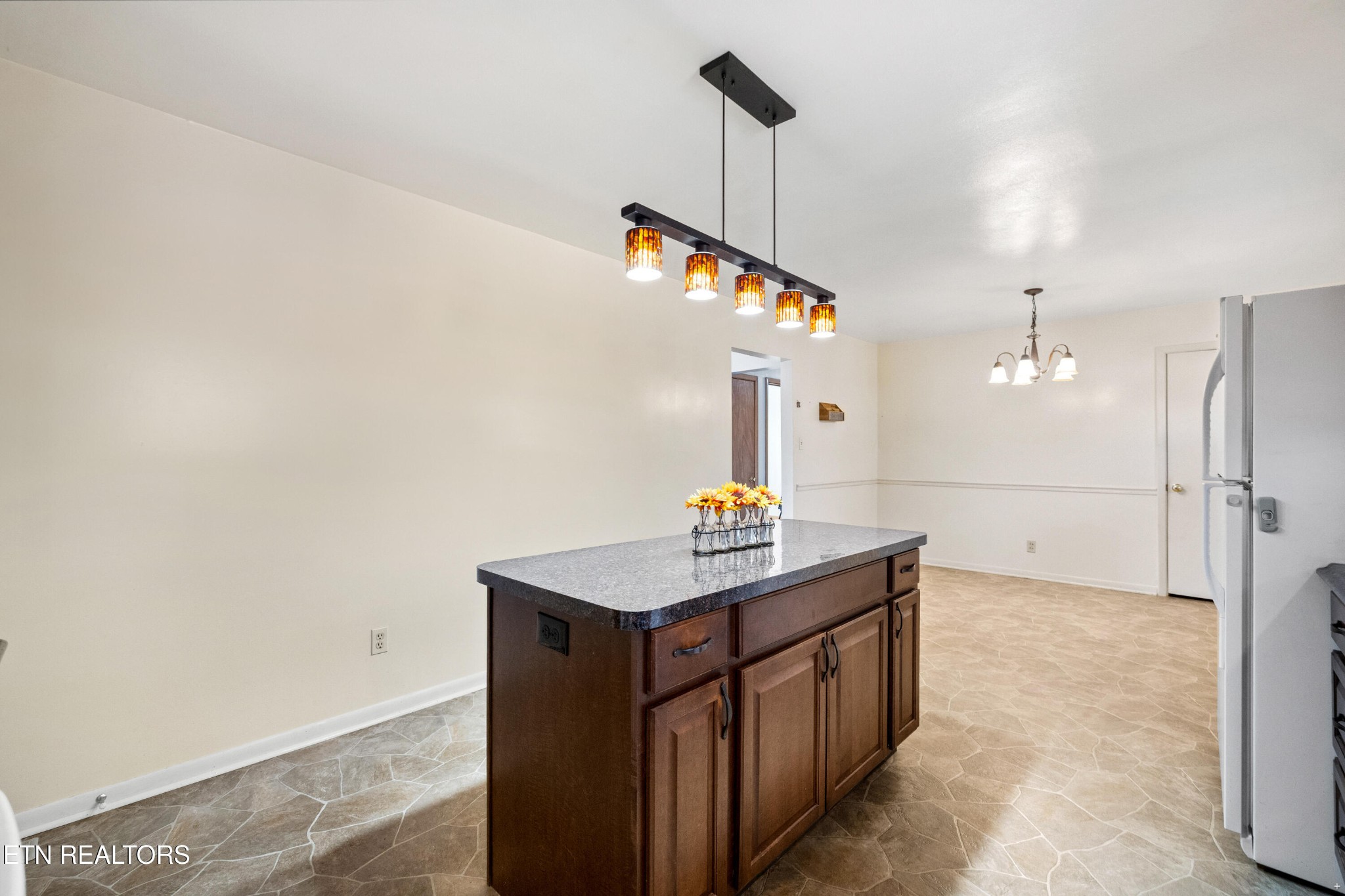5541 Stoneleigh Road Knoxville, TN 37912 - Photo 8 of 28 Gallery Image 8