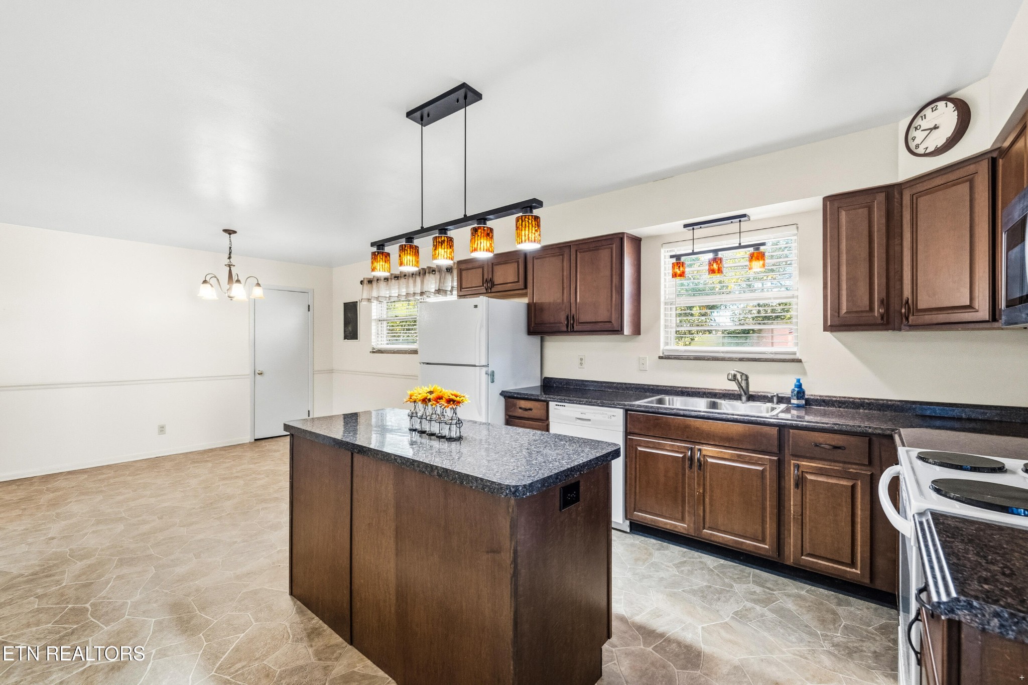 5541 Stoneleigh Road Knoxville, TN 37912 - Photo 9 of 28 Gallery Image 9