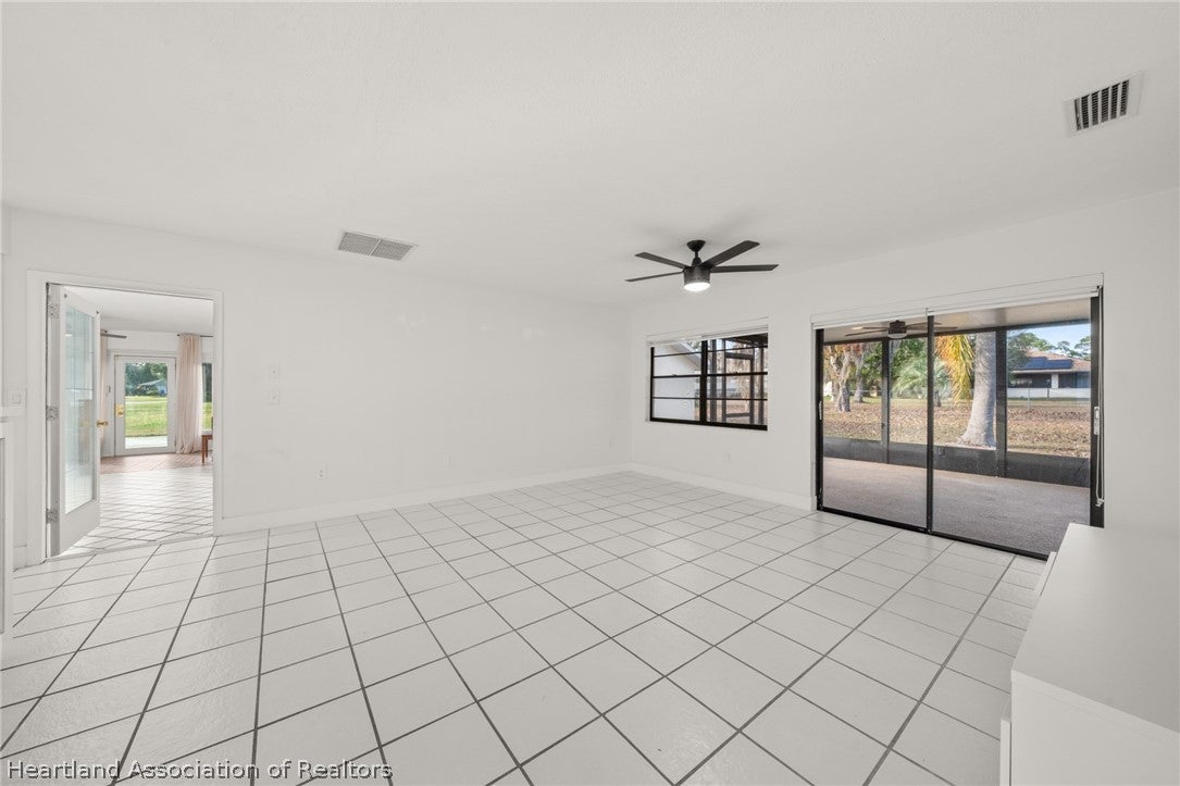 3407 Divot Road Sebring, FL 33872 - Photo 10 of 39 Gallery Image 10