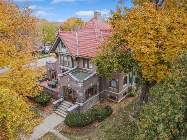 $899,900 | 305 Oregon Avenue, West Dundee, IL 60118
