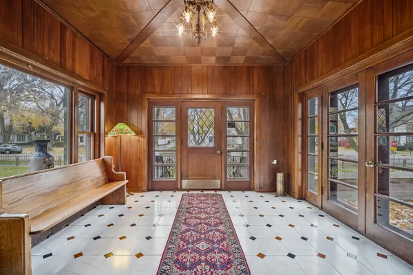 $899,900 | 305 Oregon Avenue, West Dundee, IL 60118