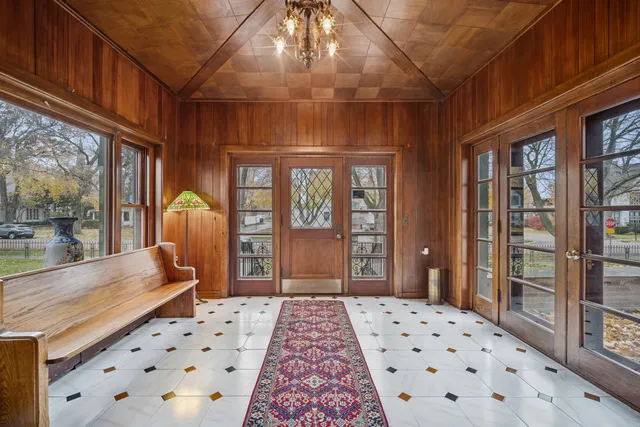 $899,900 | 305 Oregon Avenue, West Dundee, IL 60118