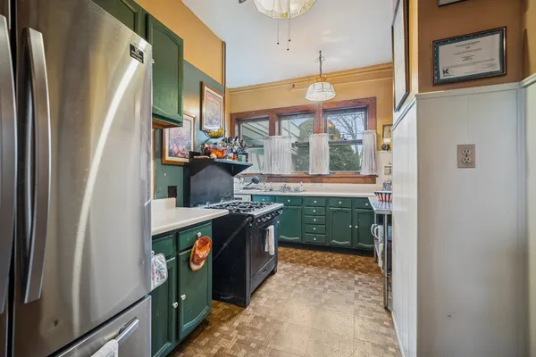 $899,900 | 305 Oregon Avenue, West Dundee, IL 60118