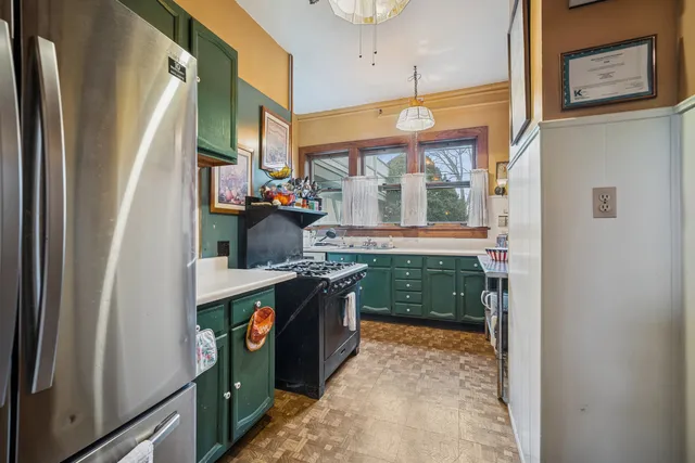 $899,900 | 305 Oregon Avenue, West Dundee, IL 60118