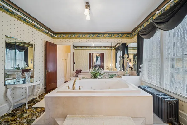 $899,900 | 305 Oregon Avenue, West Dundee, IL 60118