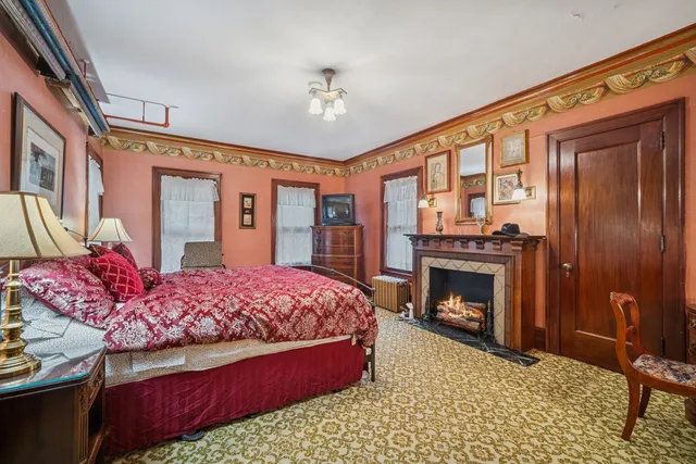 $899,900 | 305 Oregon Avenue, West Dundee, IL 60118