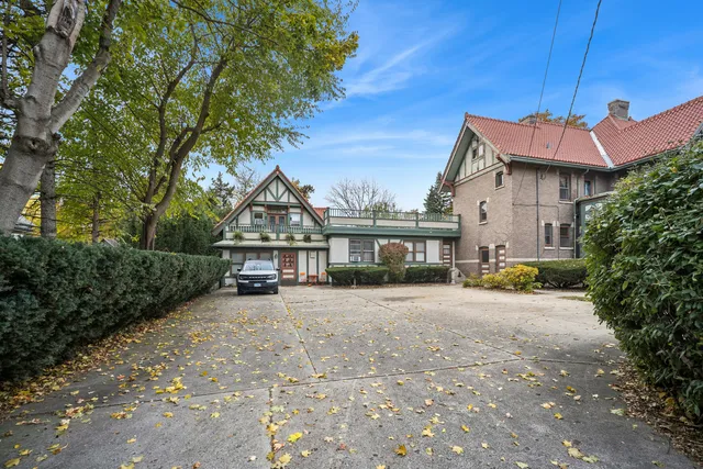 $899,900 | 305 Oregon Avenue, West Dundee, IL 60118