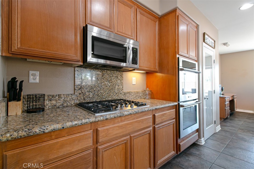 29315 Sequoia Road Canyon Country, CA 91387 - Photo 7 of 28