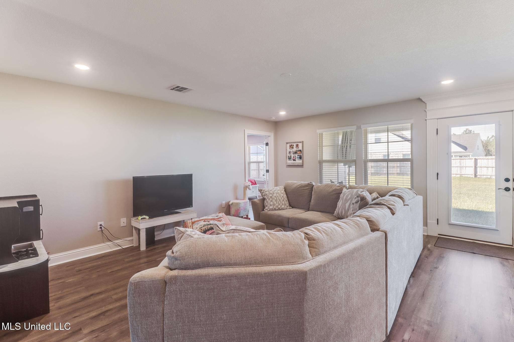 3205 Smugglers Cove Ocean Springs, MS 39564 - Photo 8 of 33 Photo Oct 15 2025, 9 12 21 AM