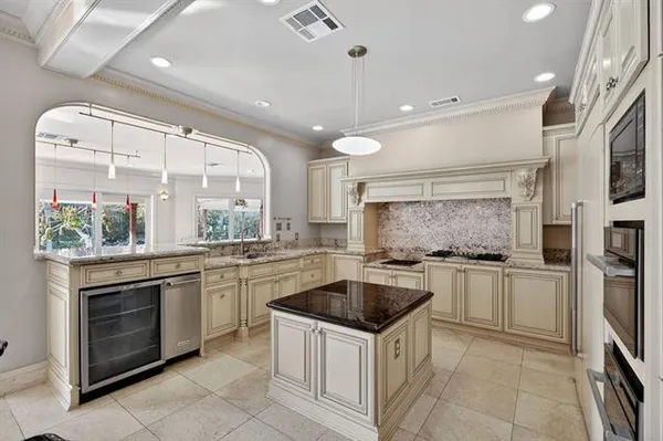 $1,950,000 | 31 English Turn Drive, New Orleans, LA 70131