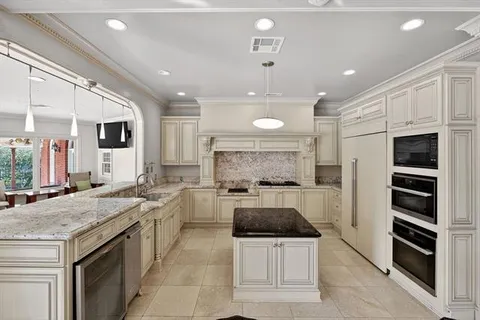 $1,950,000 | 31 English Turn Drive, New Orleans, LA 70131