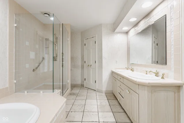 $575,000 | 7102 Dean Road, Indianapolis, IN 46240