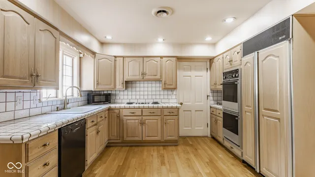 $575,000 | 7102 Dean Road, Indianapolis, IN 46240