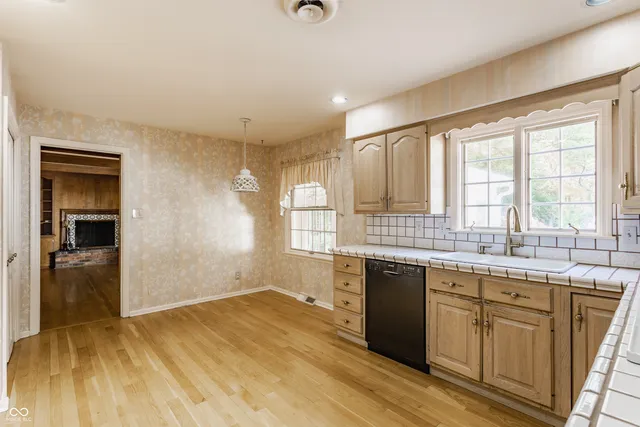 $575,000 | 7102 Dean Road, Indianapolis, IN 46240