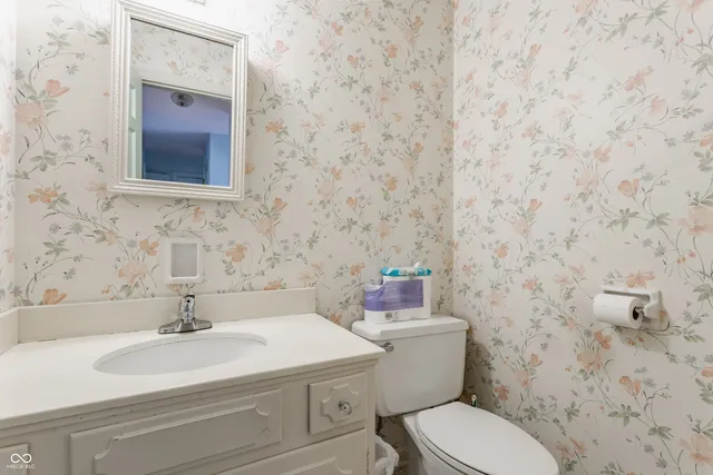 $575,000 | 7102 Dean Road, Indianapolis, IN 46240