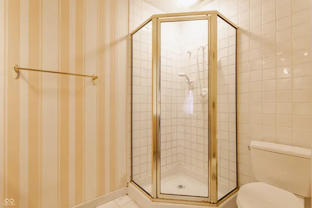 $575,000 | 7102 Dean Road, Indianapolis, IN 46240