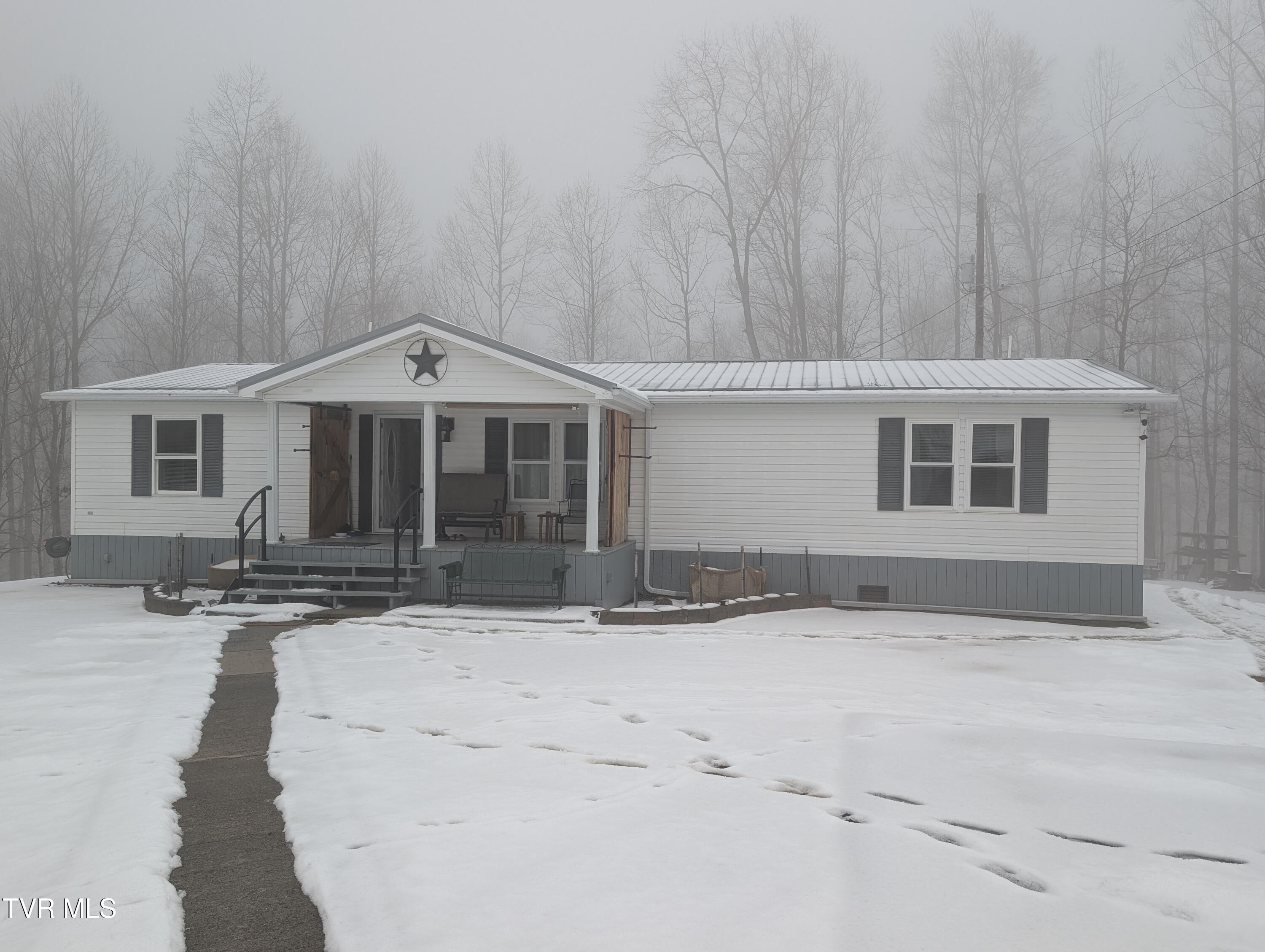 4887 The Lake Road Clintwood, VA 24228 - Photo 3 of 41 1000018823