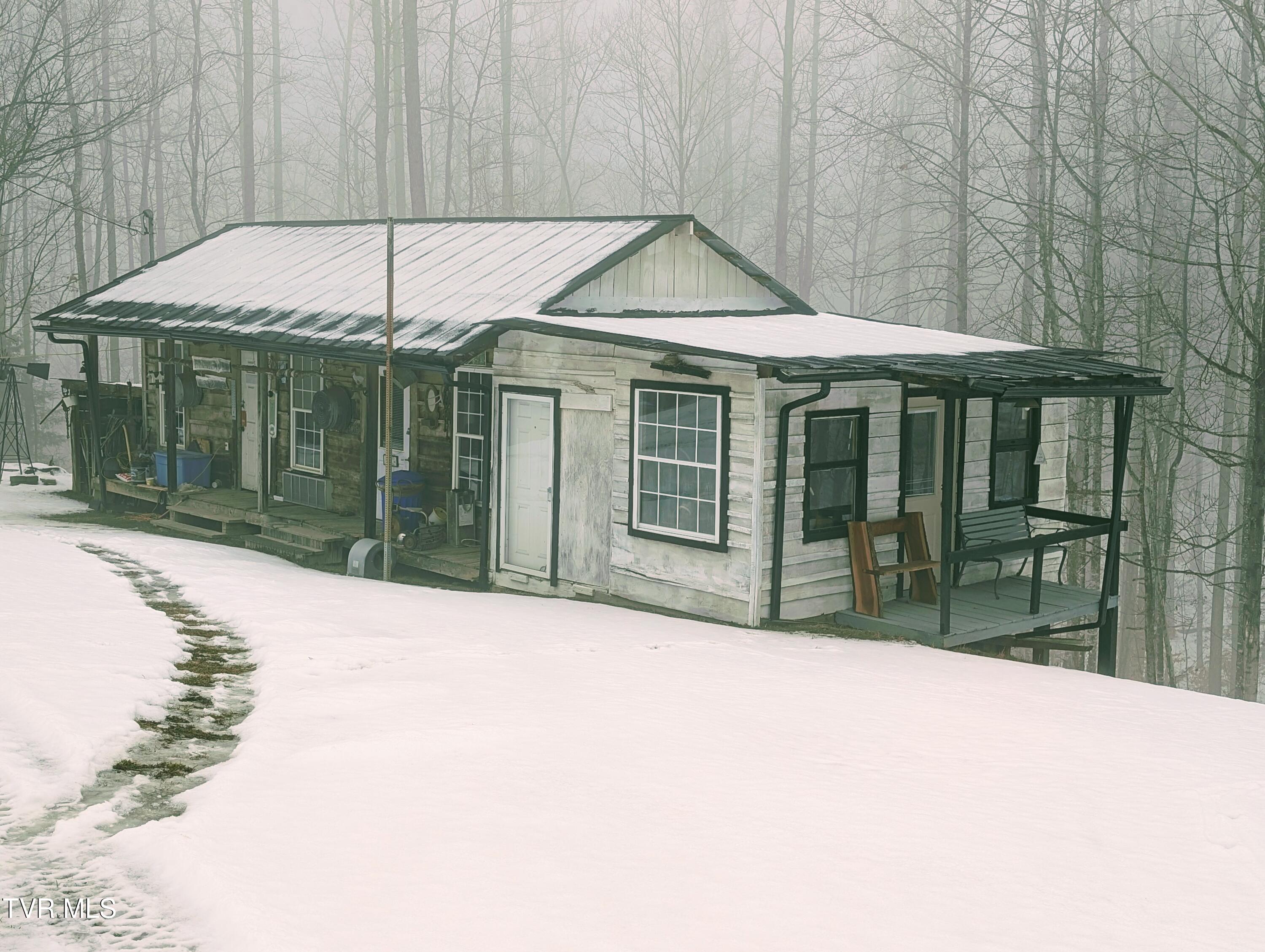 4887 The Lake Road Clintwood, VA 24228 - Photo 8 of 41 1000018894