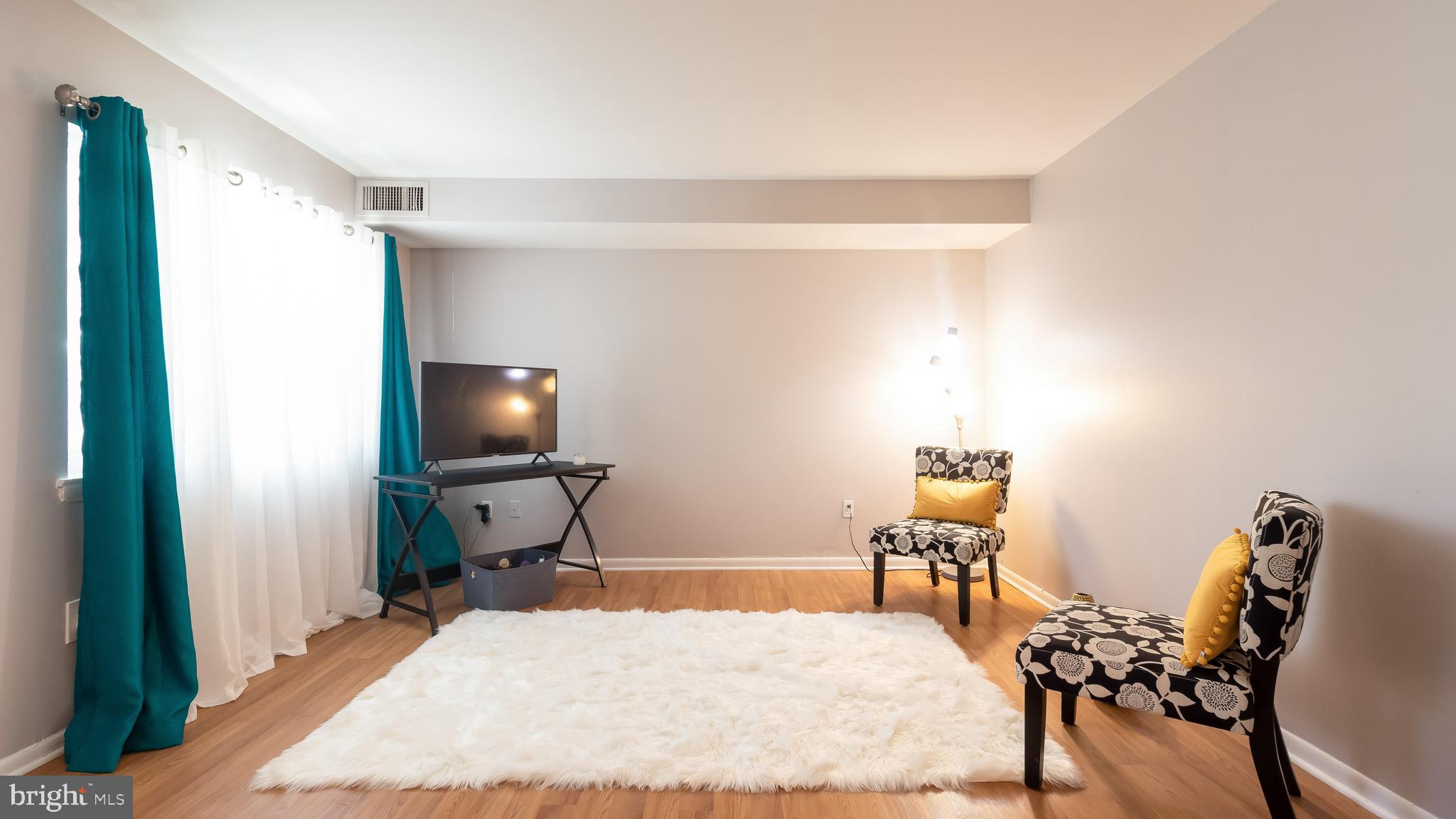 2916 Hewitt Avenue, Unit 1 Silver Spring, MD 20906 - Photo 4 of 27 Living Room
