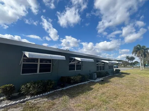 $190,000 | 910 South Drive, Unit A, Delray Beach, FL 33445