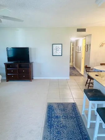 $190,000 | 910 South Drive, Unit A, Delray Beach, FL 33445