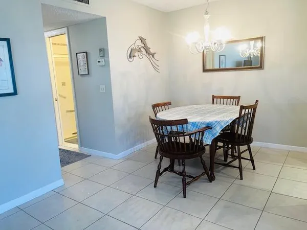 $190,000 | 910 South Drive, Unit A, Delray Beach, FL 33445