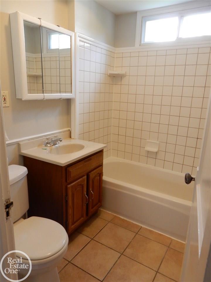 25571 Peter Kaltz Road Warren, MI 48091 - Photo 10 of 35 50027877-9.JPG