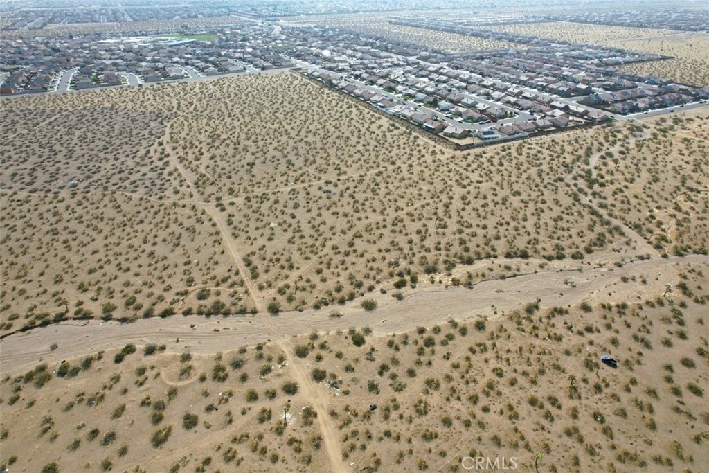 8 Maricopa Road Victorville, CA 92392 - Photo 13 of 14 a bathroom with a shower