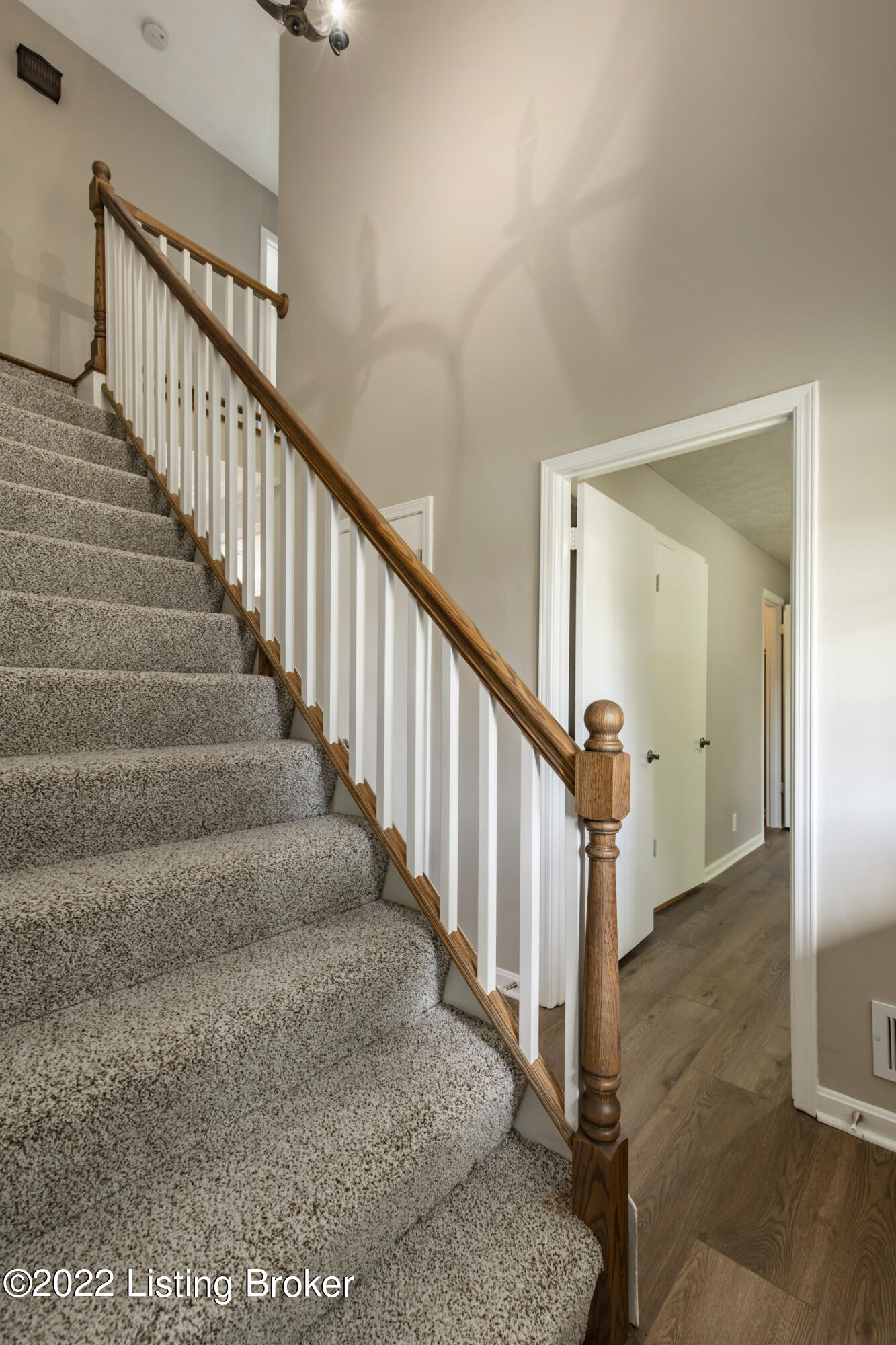 1006 Chesham Road Louisville, KY 40207 - Photo 7 of 42 7-foyer
