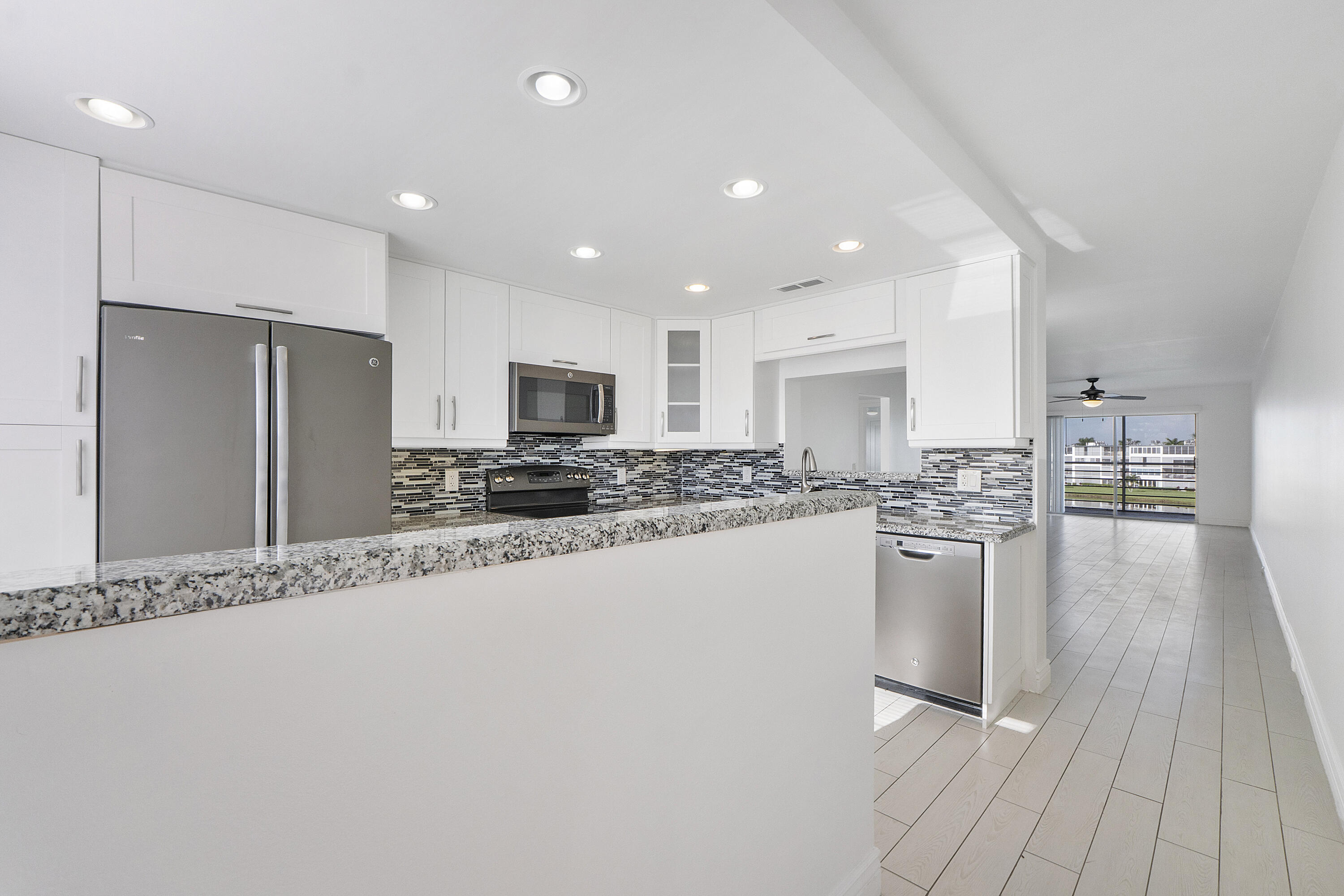 4072 Guildford East Boca Raton, FL 33434 - Photo 2 of 36 4072 Gildford E_008