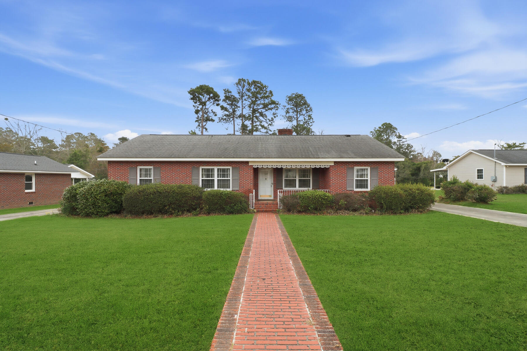 319 East Hampton Street Elloree, SC 29047 - Photo 3 of 34
