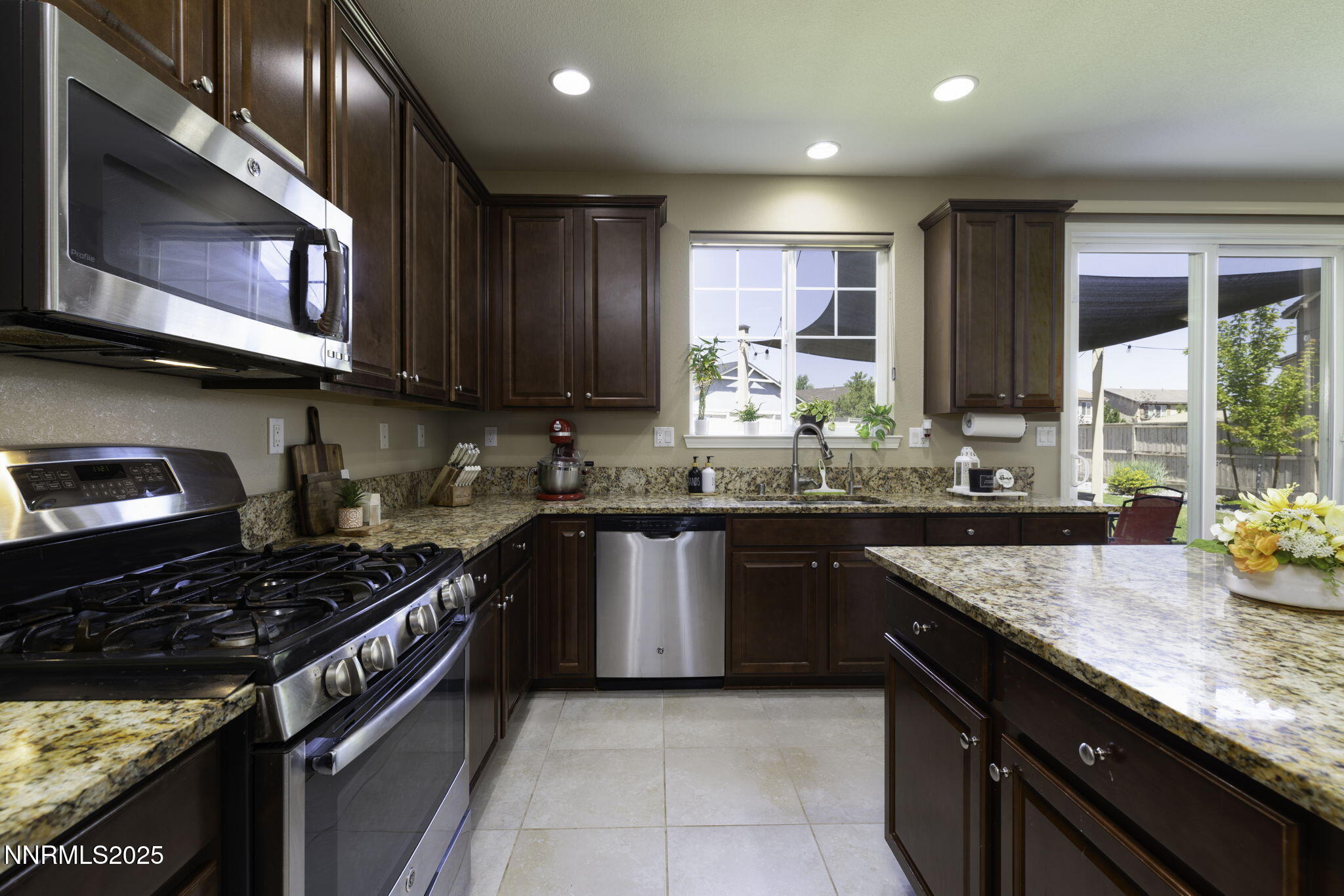 10687 Walton Park Drive Reno, NV 89521 - Photo 7 of 25 15-web-or-mls-10687 Walton Park-15