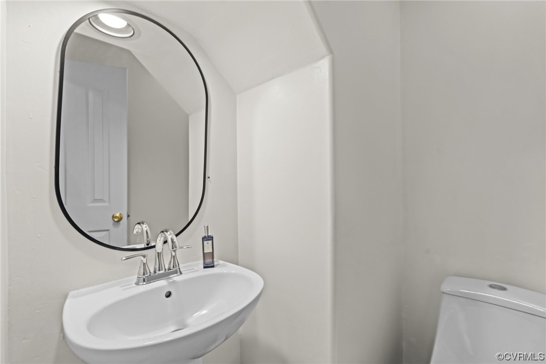 131 Stoney Ridge Avenue, Unit 52 Suffolk, VA 23435 - Photo 18 of 36 a bathroom with a sink and a mirror