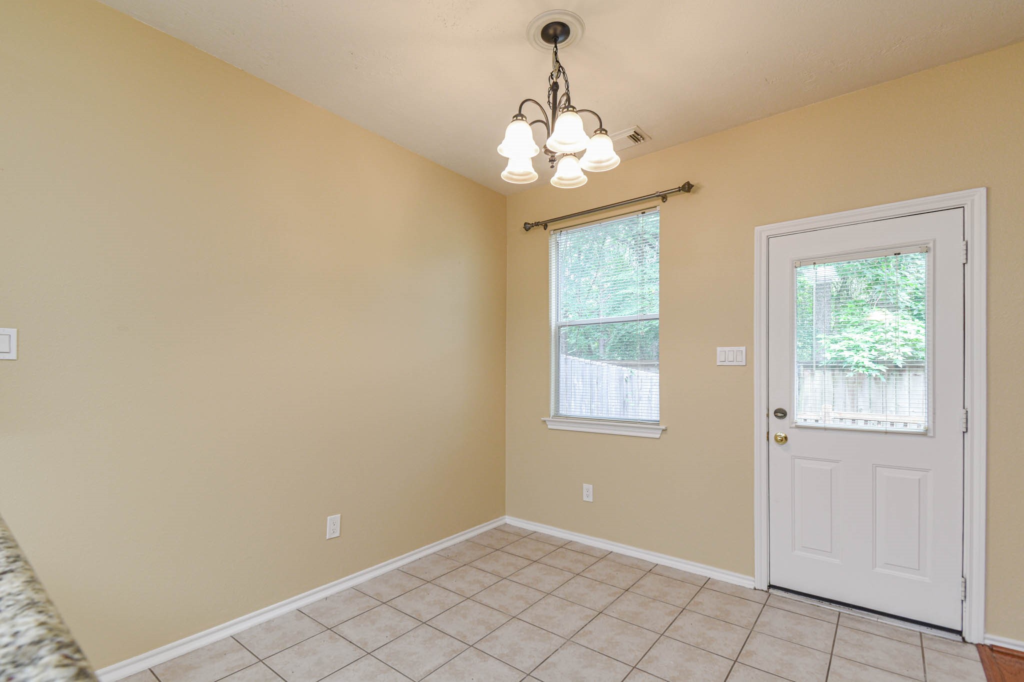213 Summerhaze Circle Spring, TX 77382 - Photo 10 of 32