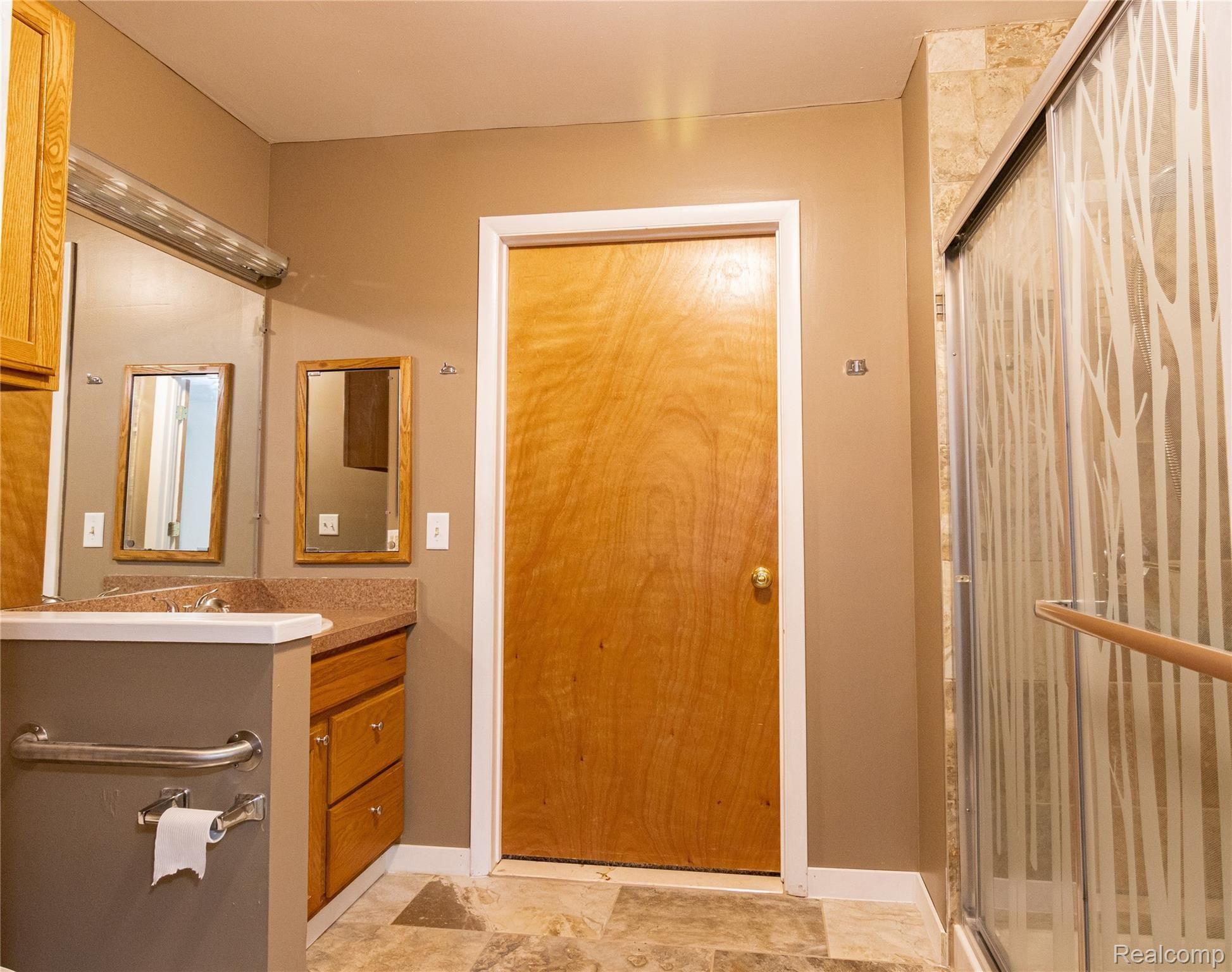 8348 Davison Road Davison, MI 48423 - Photo 9 of 22 8348 Davison Rd (14).jpg