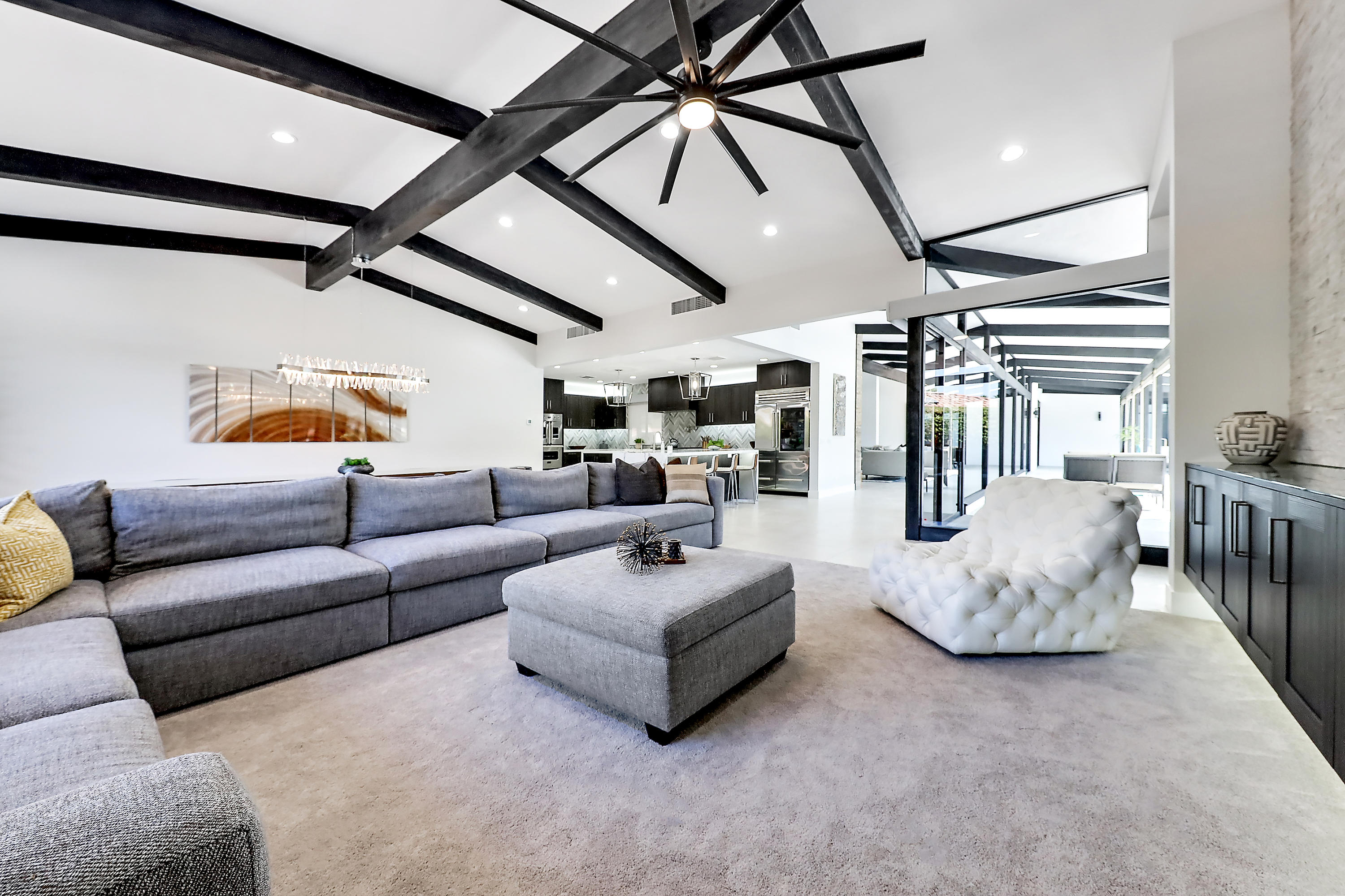 45731 Paradise Valley Road Indian Wells, CA 92210 - Photo 11 of 41 a living room with furniture and white walls